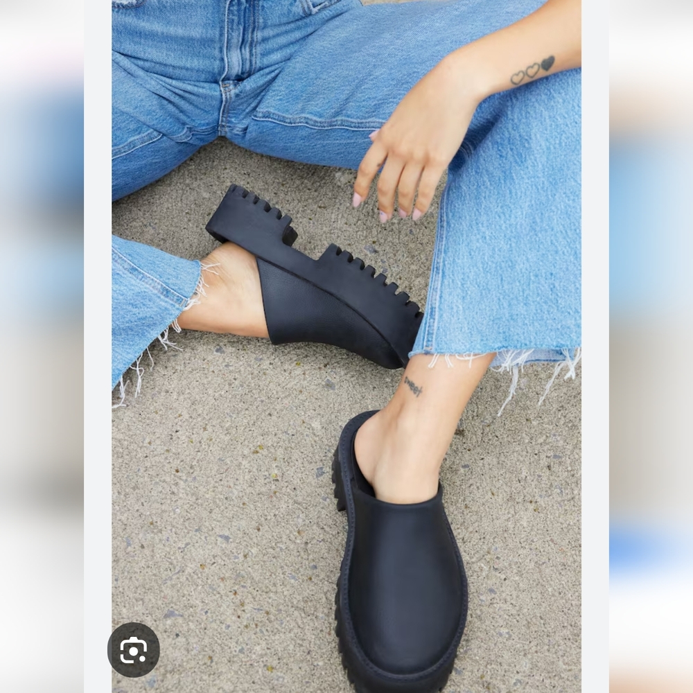 💰💖🔽Play Women's Black Slip-On Shoes